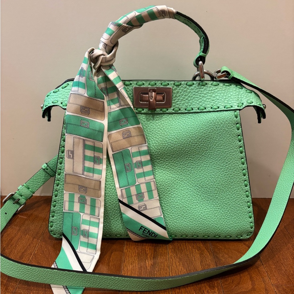 Fendi Peekaboo ISEEU Small